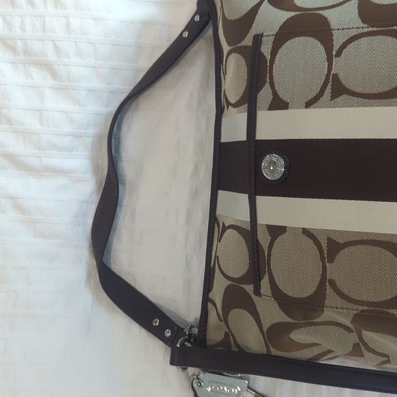 Coach - Picture 14 of 16